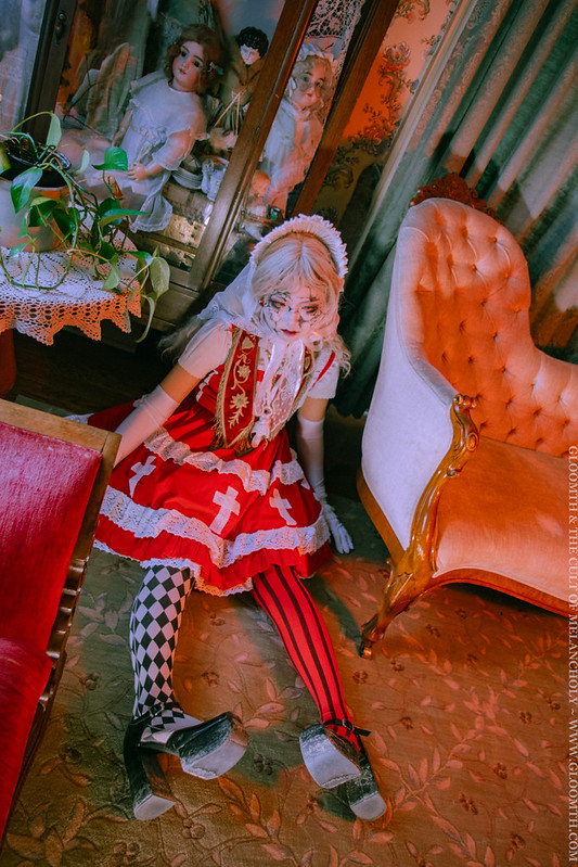 red and white shironuri