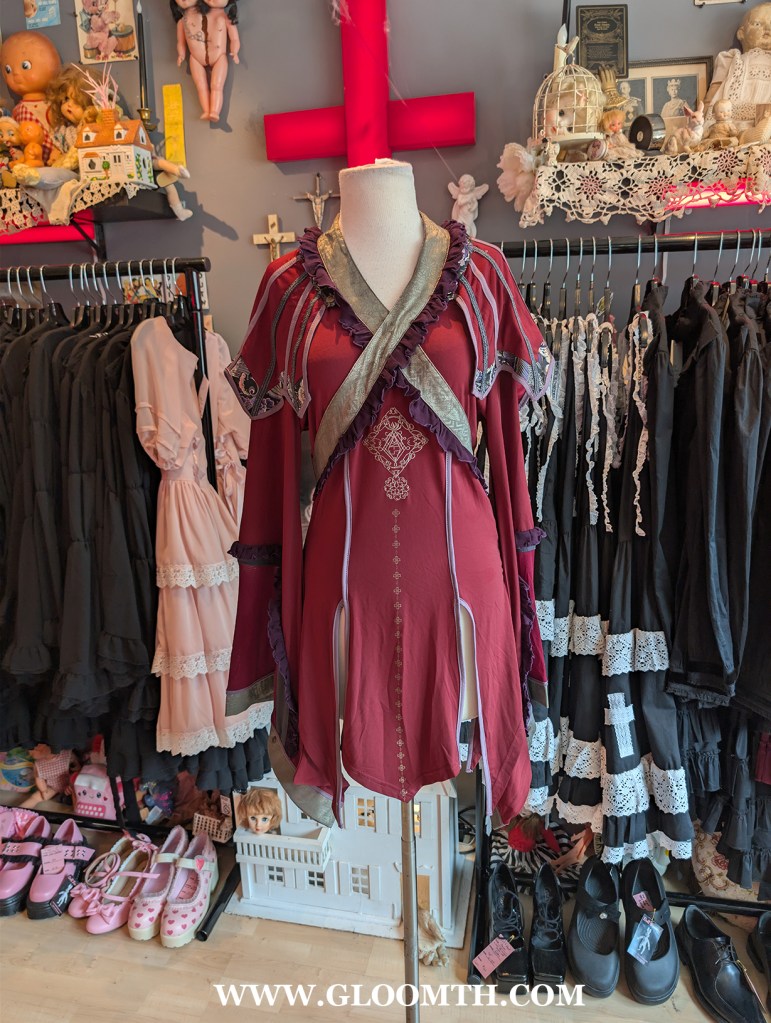 ozzon ozz oneste red tunic top renfaire clothing toronto doll funeral shop