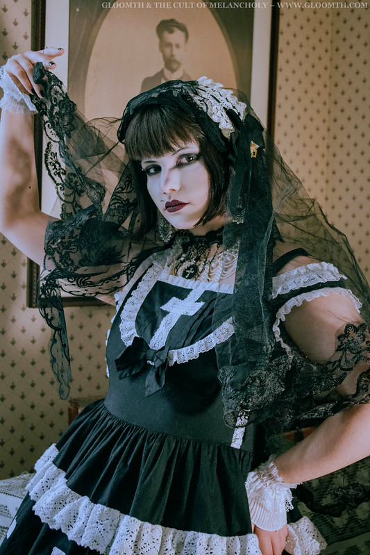 gothic outfit with lace veil